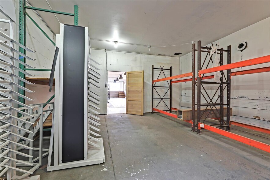 More Photos Of 14 E Lake Ave, Watsonville Storefront For Lease