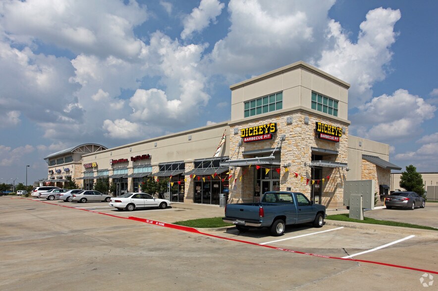 Primary Photo Of 642 Uptown Blvd, Cedar Hill Storefront Retail Office For Lease
