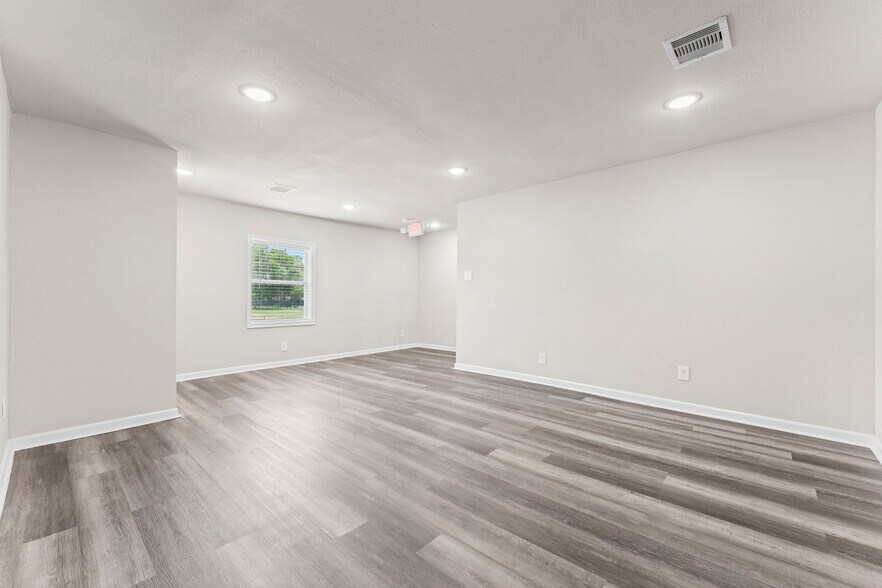 More Photos Of 6640 W Montgomery Rd, Houston Office For Sale