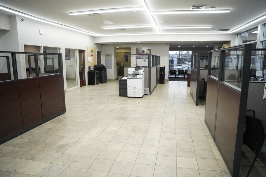 More Photos Of 60 Rockwood Pl, Englewood Auto Dealership For Lease