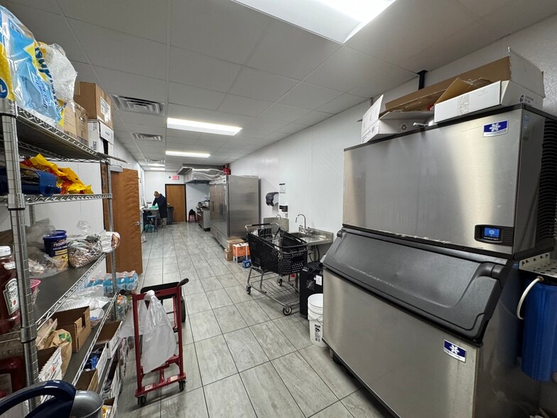 More Photos Of 5315 Troup Hwy, Tyler General Retail For Sale