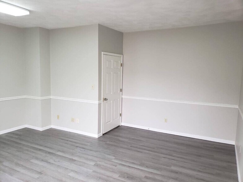 More Photos Of 1999 S Main St, Blacksburg Office Residential For Lease