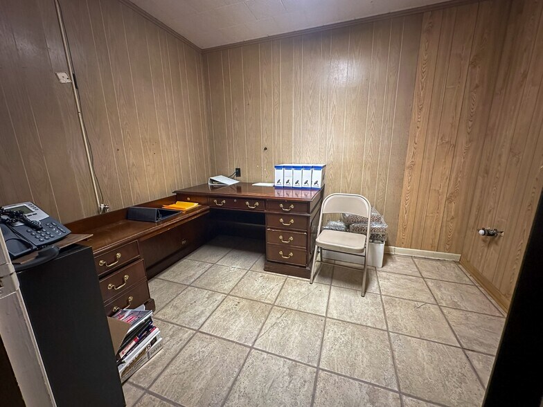 More Photos Of 101 Anvil St, Jacksonville Warehouse For Sale