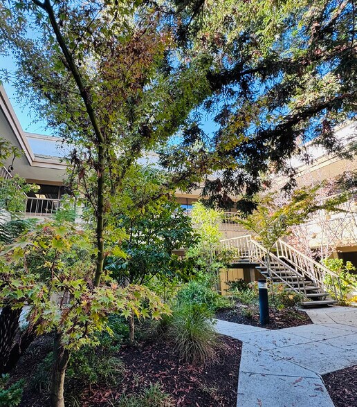 More Photos Of 525 Middlefield Rd, Menlo Park Unknown For Sale