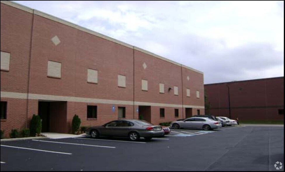 More Photos Of 3766 Peachtree Crest Dr, Duluth Warehouse For Lease