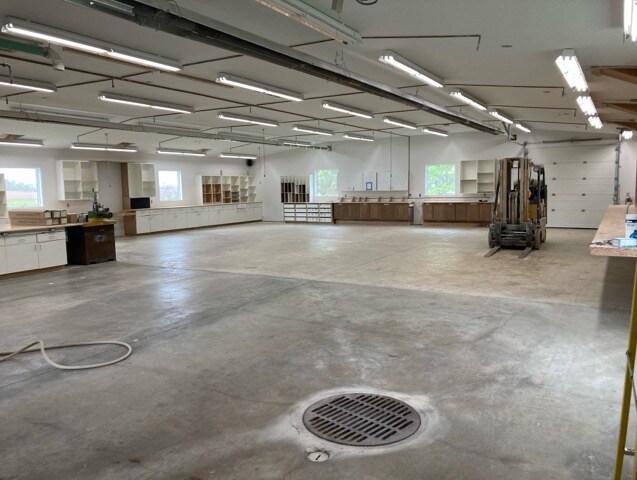 More Photos Of N911 Julius Dr, Greenville Light Manufacturing For Lease