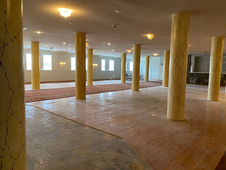 More Photos Of 2613 W Hunting Park Ave, Philadelphia Light Distribution For Lease