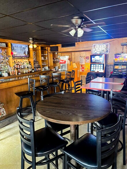 More Photos Of 1112 Madison St, South Roxana Restaurant For Sale