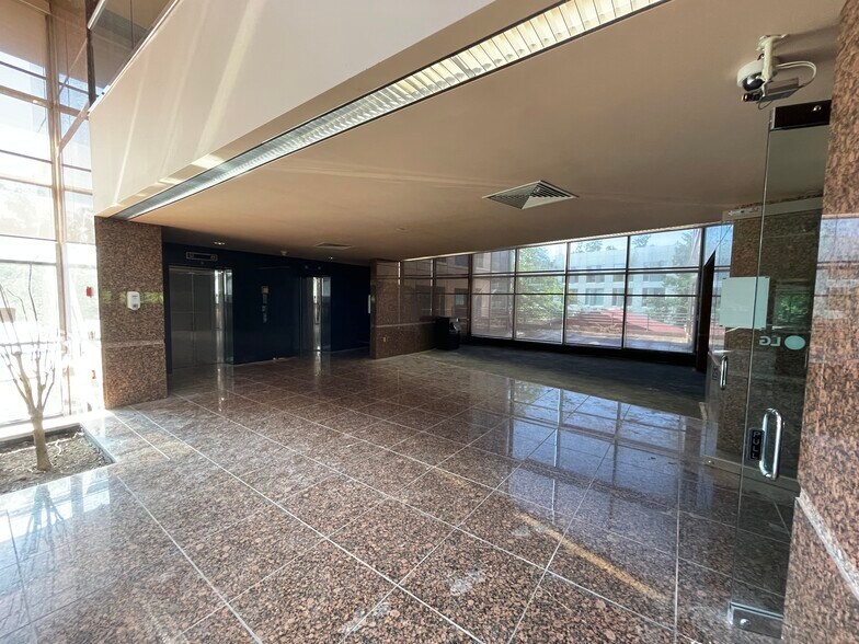More Photos Of 1000 Sylvan Ave, Englewood Cliffs Office For Sale