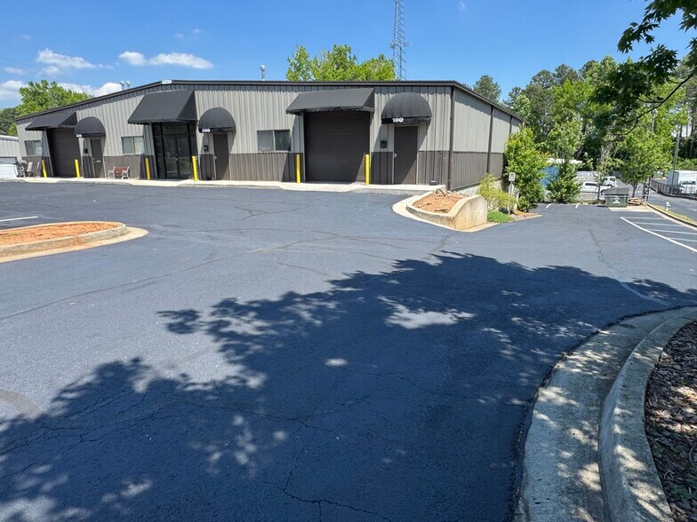 More Photos Of 4566 Lewis Rd, Stone Mountain Light Distribution For Lease