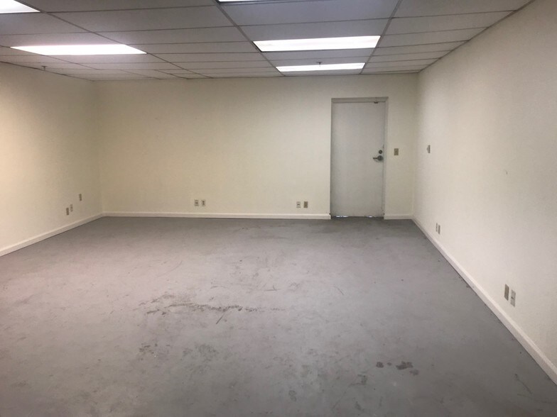 More Photos Of 2446 Pratt Ave, Hayward Warehouse For Sale