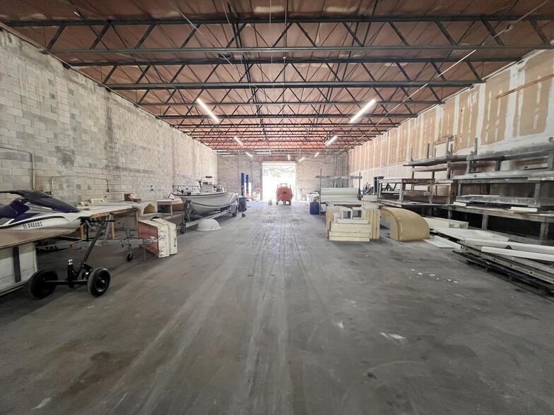 More Photos Of 2500 Dinneen Ave, Orlando Warehouse For Lease
