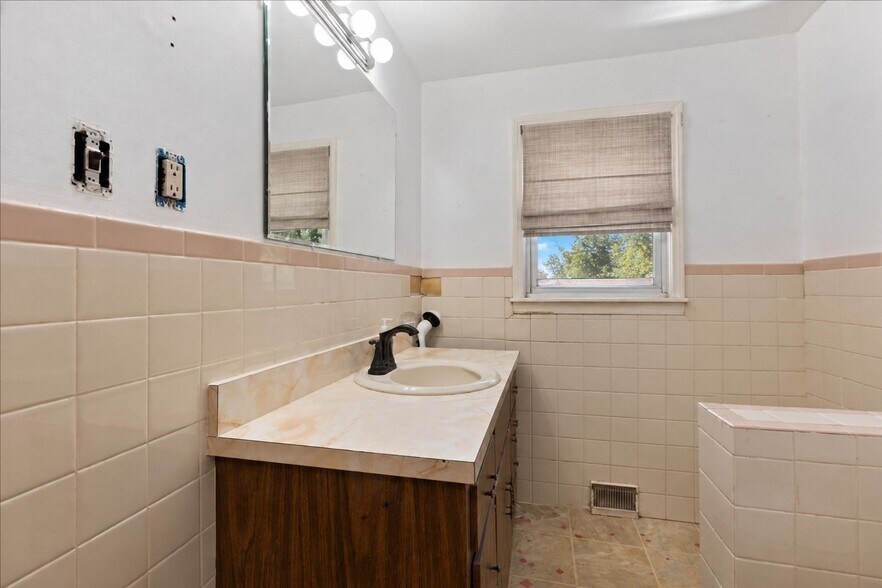 More Photos Of 57 Elm St, Salisbury Industrial For Sale