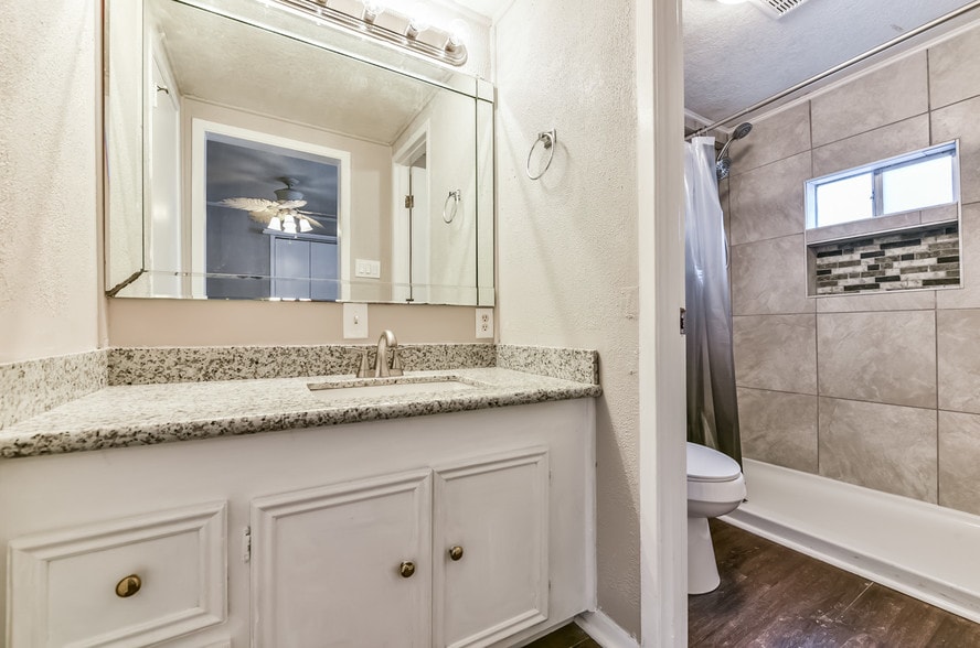 More Photos Of 2745 Wagon Trail Rd, Pearland Auto Repair For Sale