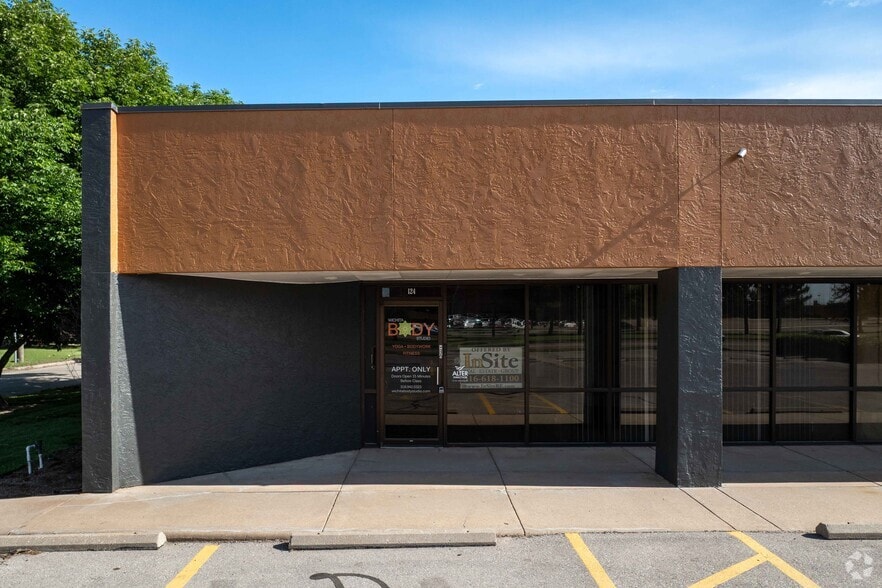 More Photos Of 4800 W Maple St, Wichita Storefront Retail Office For Lease