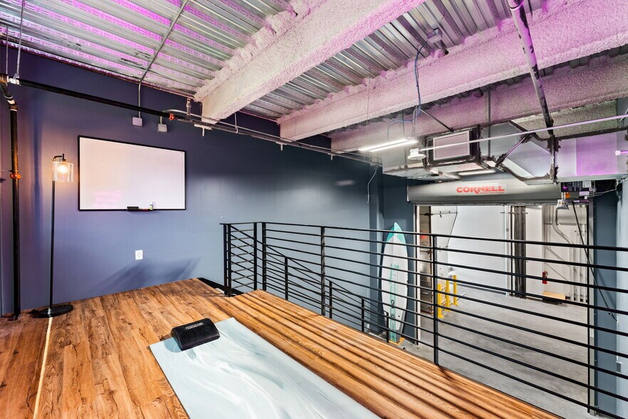 More Photos Of 4229 N FM 620 Hwy, Austin Showroom For Lease