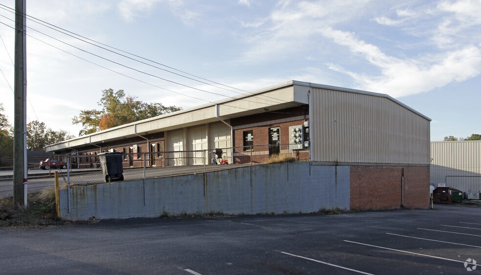 More Photos Of 2505-2521 Whitehall Ave, Anderson Flex For Lease