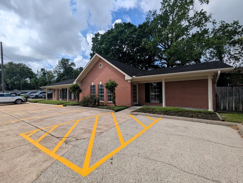 More Photos Of 3635 Eastex Fwy, Beaumont Office For Sale