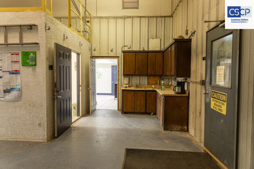 More Photos Of 1175 State Hwy 19, Chickasha Manufacturing For Lease