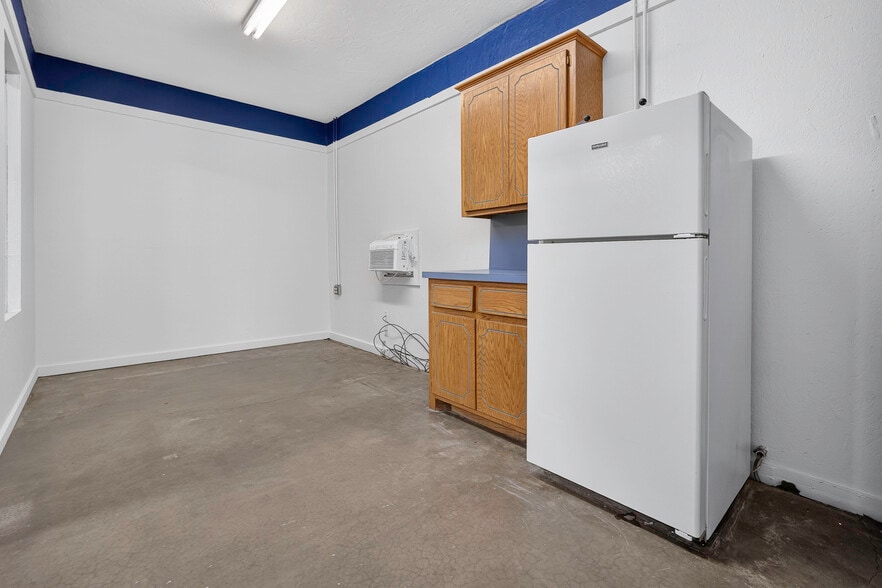 More Photos Of 2127 SE 44th St, Oklahoma City Service For Sale
