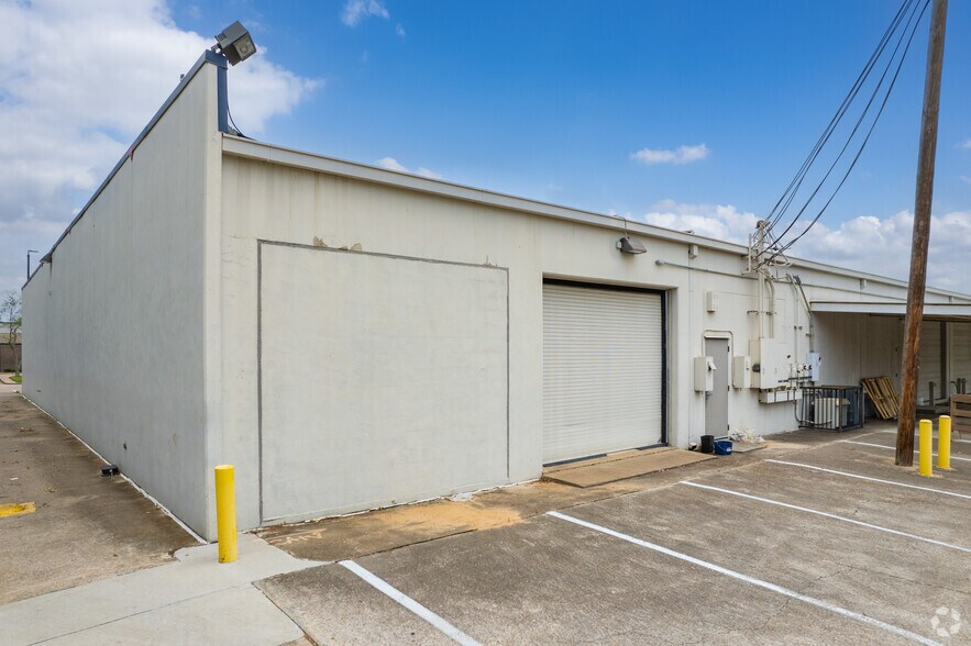 More Photos Of 2500 Central Pky, Houston Unknown For Lease