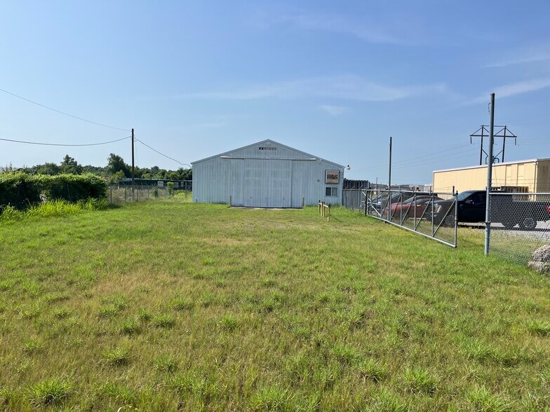 More Photos Of 3240 Nash Rd, Scott City Parking Lot For Lease