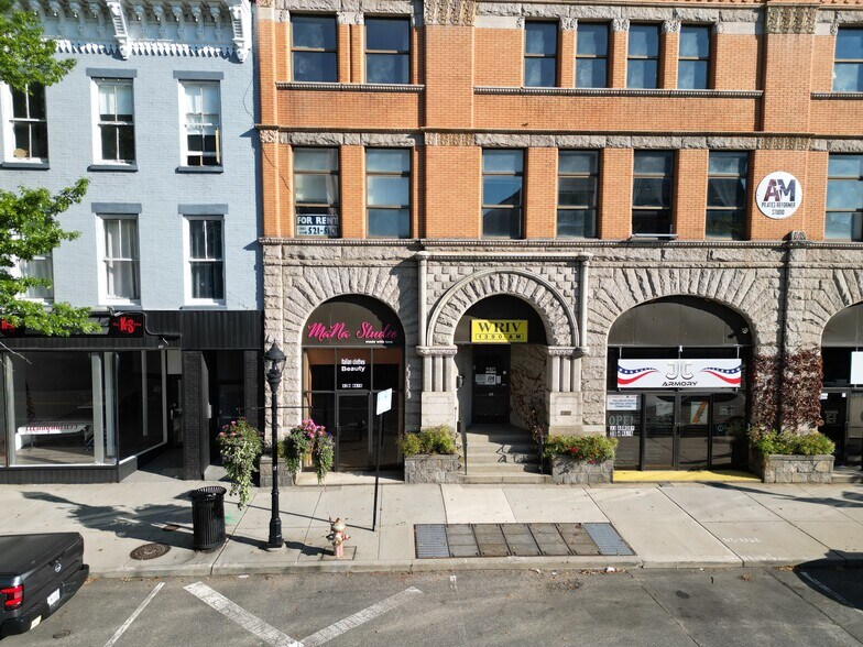 More Photos Of 42 W Main St, Riverhead Storefront Retail Office For Lease