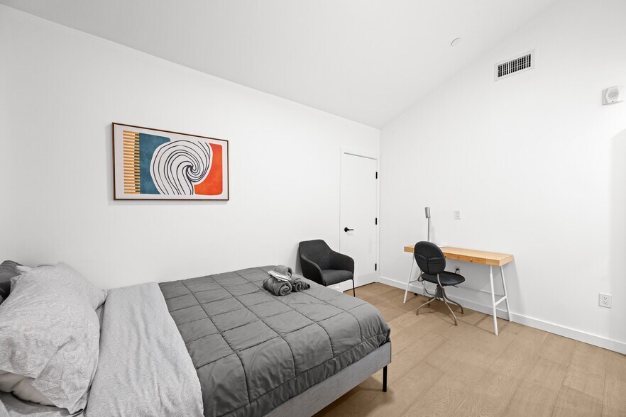 More Photos Of 2301 S Cloverdale Ave, Los Angeles Apartments For Sale