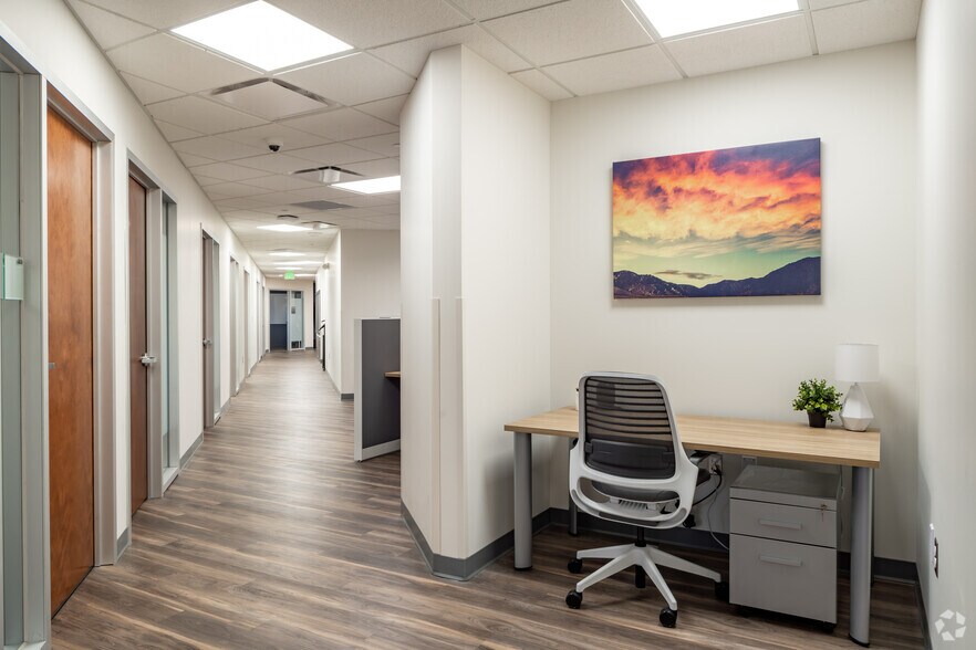 More Photos Of 801 W Big Beaver Rd, Troy Coworking Space