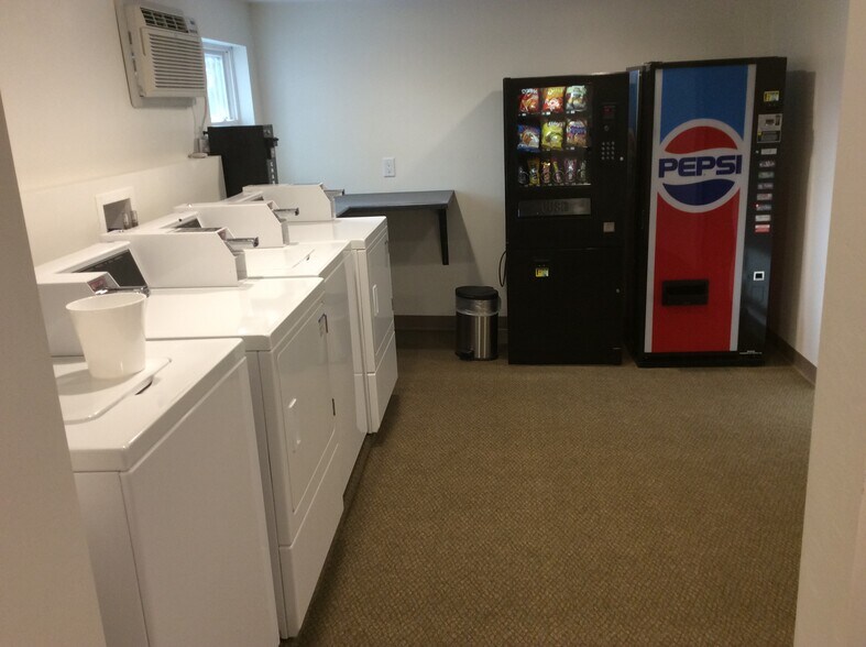 More Photos Of 201 Steele St, Algoma Hotel For Sale