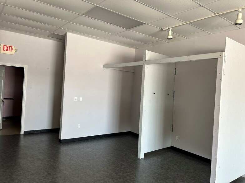 More Photos Of 640 River Ridge Plz, Brandenburg Unknown For Lease