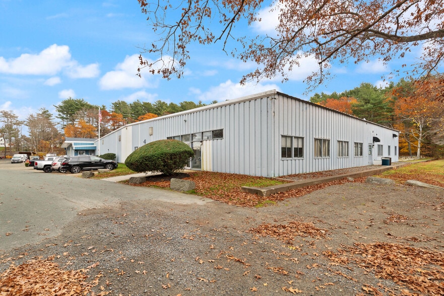 More Photos Of 10 Fernwood Lake Ave, Gloucester Warehouse For Lease