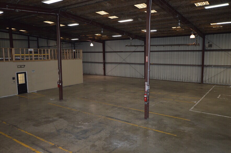 More Photos Of 4951 Grisham Dr, Rowlett Manufacturing For Lease