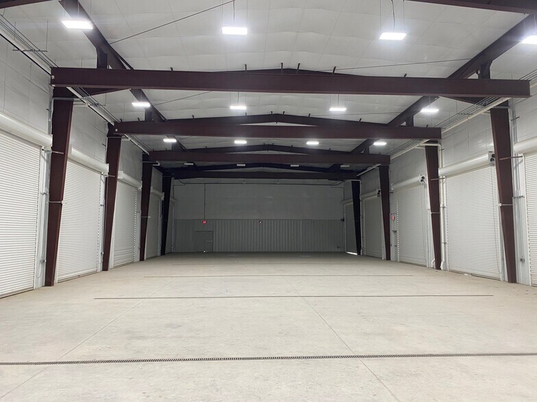 More Photos Of 5210 Oates Rd, Houston Warehouse For Lease