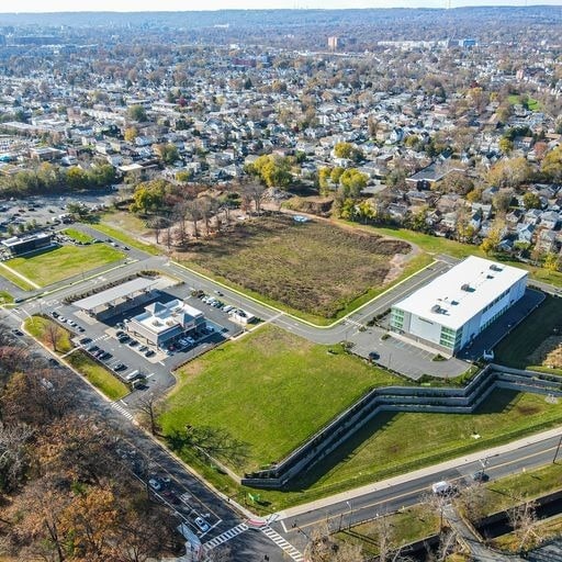 More Photos Of 11 Franklin Ave, Belleville Land For Lease