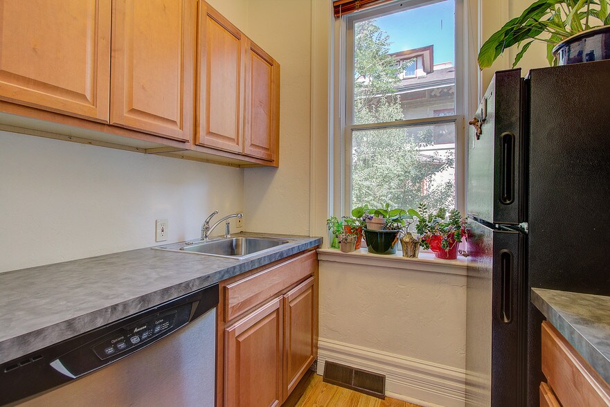 More Photos Of 1601 Vine St, Denver Office For Sale