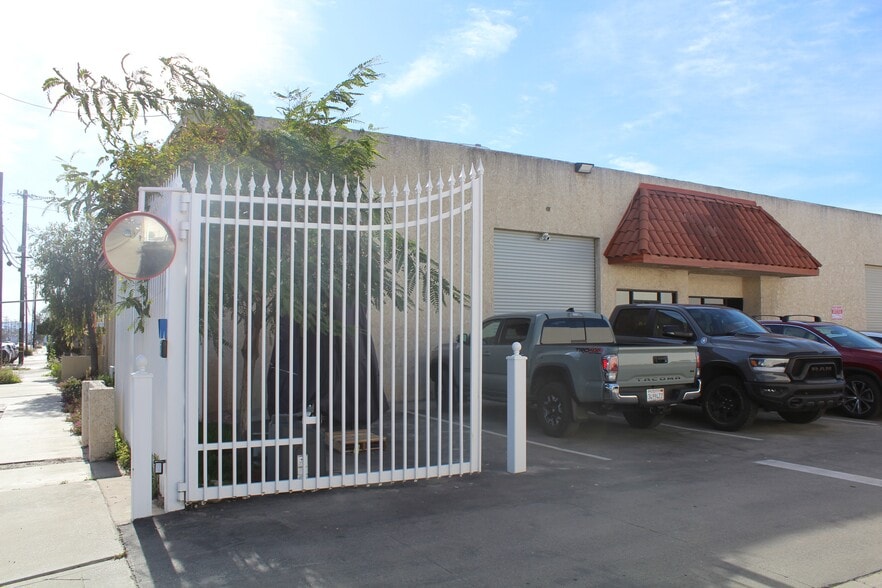 More Photos Of 11693 Sheldon St, Sun Valley Warehouse For Sale