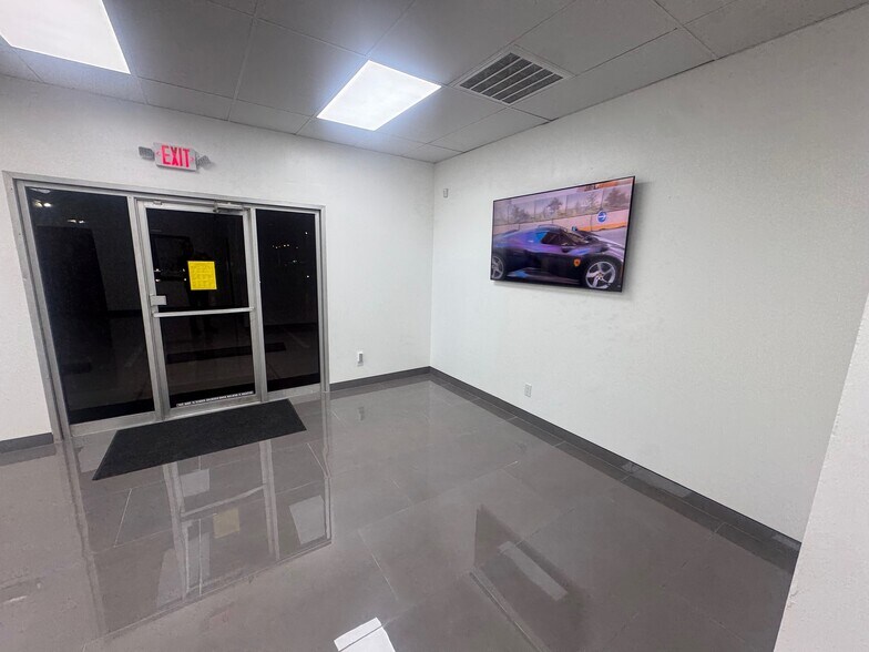 More Photos Of 5807 Star Ln, Houston Service For Lease