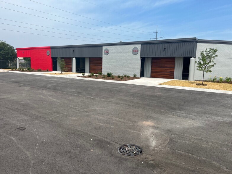 More Photos Of 8949 N Deerbrook Trl, Brown Deer Flex For Sale