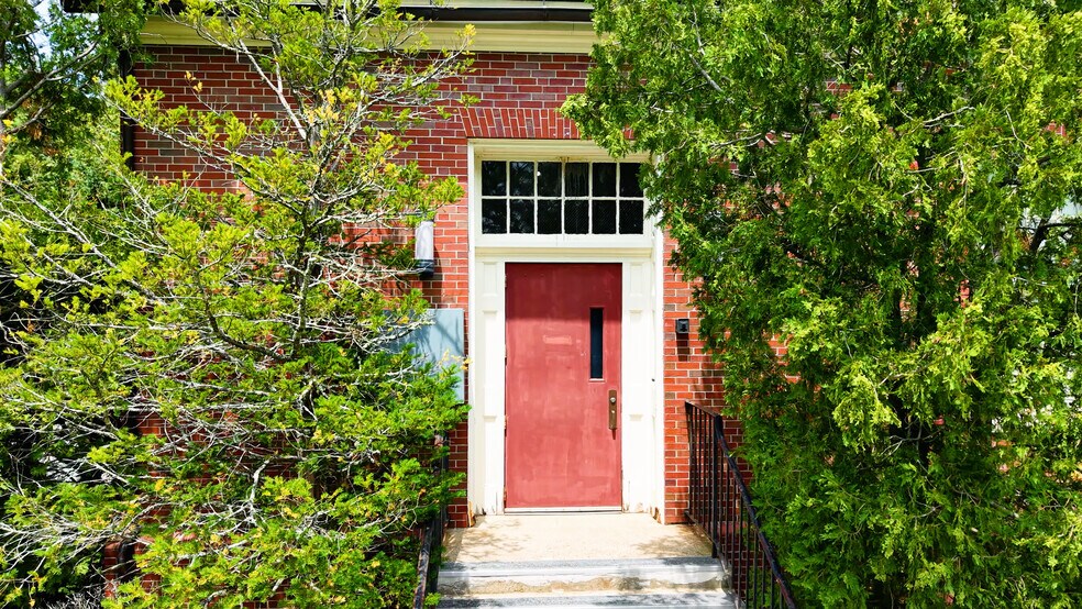 More Photos Of 51 Chestnut St, Duxbury Office For Sale