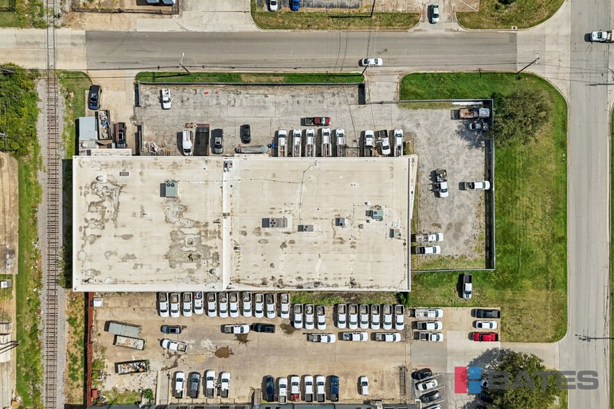 More Photos Of 8900 Ambassador Row, Dallas Distribution For Sale