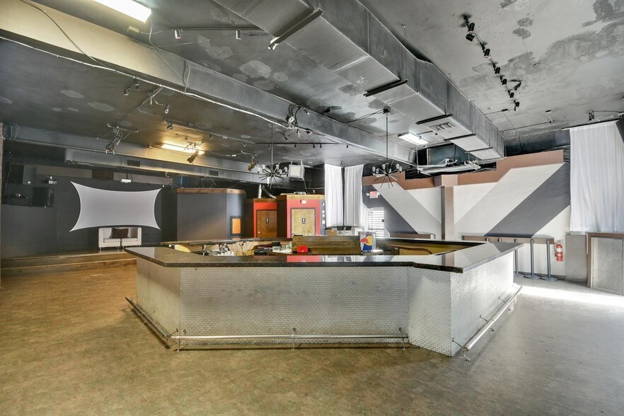 More Photos Of 47 W Amelia St, Orlando Bar For Sale