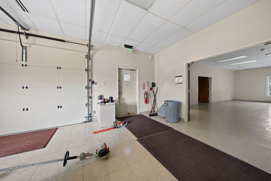More Photos Of 1461 Highway EE, Winfield Specialty For Sale