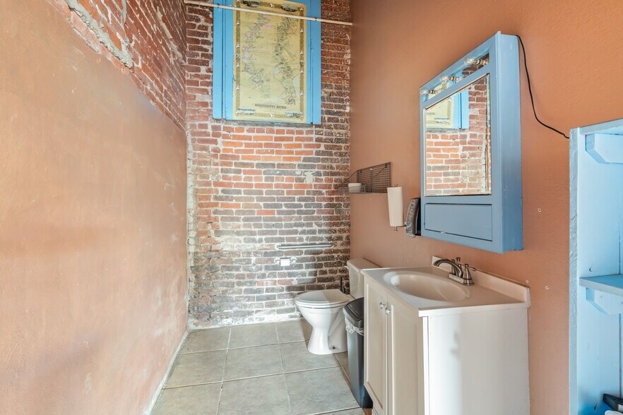 More Photos Of 824 Tennessee Ave, Etowah Storefront Retail Office For Sale