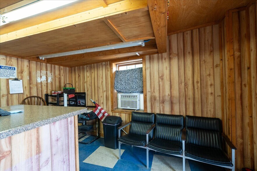 More Photos Of 317 General Daniel Ave N, Danielsville General Retail For Sale