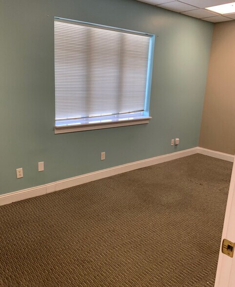 More Photos Of 2560 Waterbridge Way, Evansville General Retail For Lease