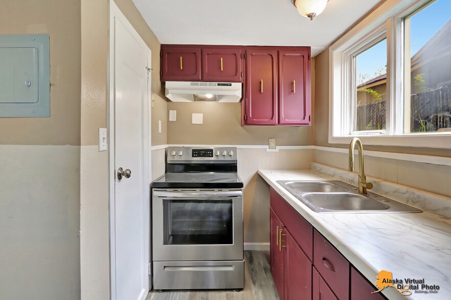 More Photos Of 1335 Hyder St, Anchorage Apartments For Sale