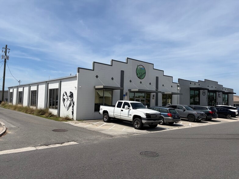 More Photos Of 330 Avenue B SW, Winter Haven Flex For Lease