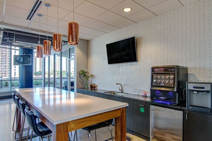More Photos Of 1369 Spruce Pl, Minneapolis Apartments For Lease