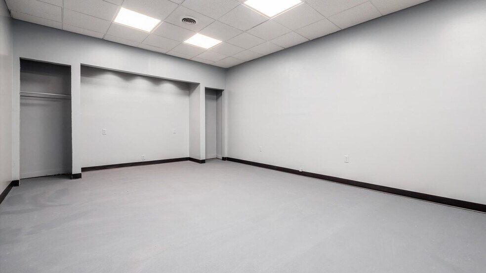 More Photos Of 1101 Woodlawn Ave, Cambridge Warehouse For Sale